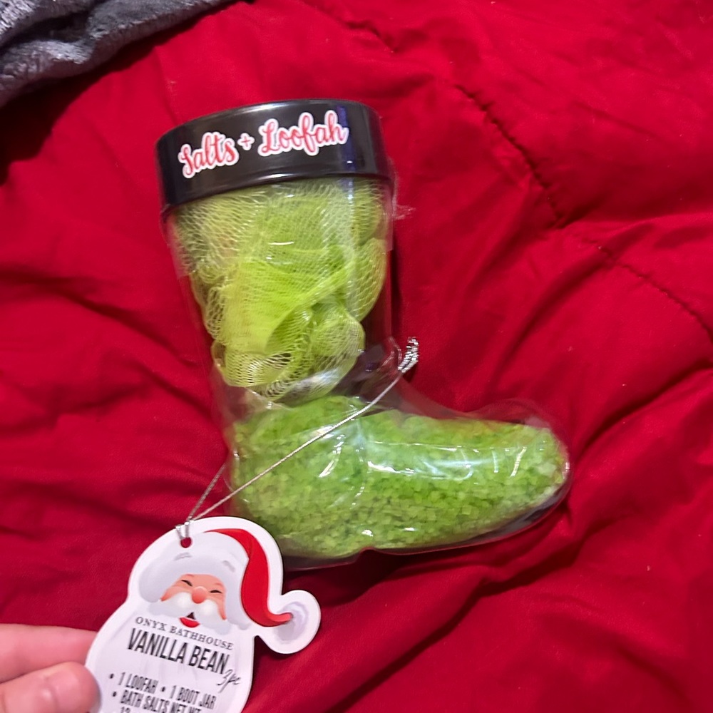Bath salt boot with loofah